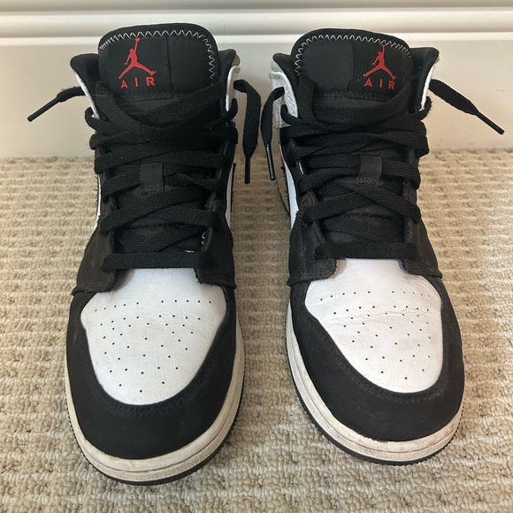 Air Jordan 1 Mid - Picture 2 of 5